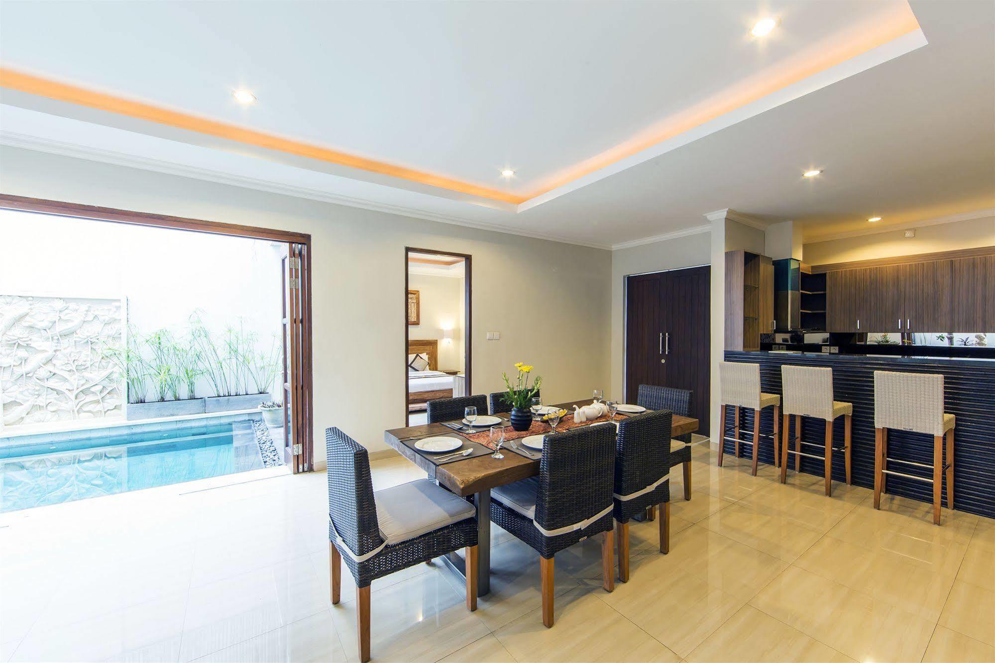 White Lotus Villas Seminyak Buitenkant foto